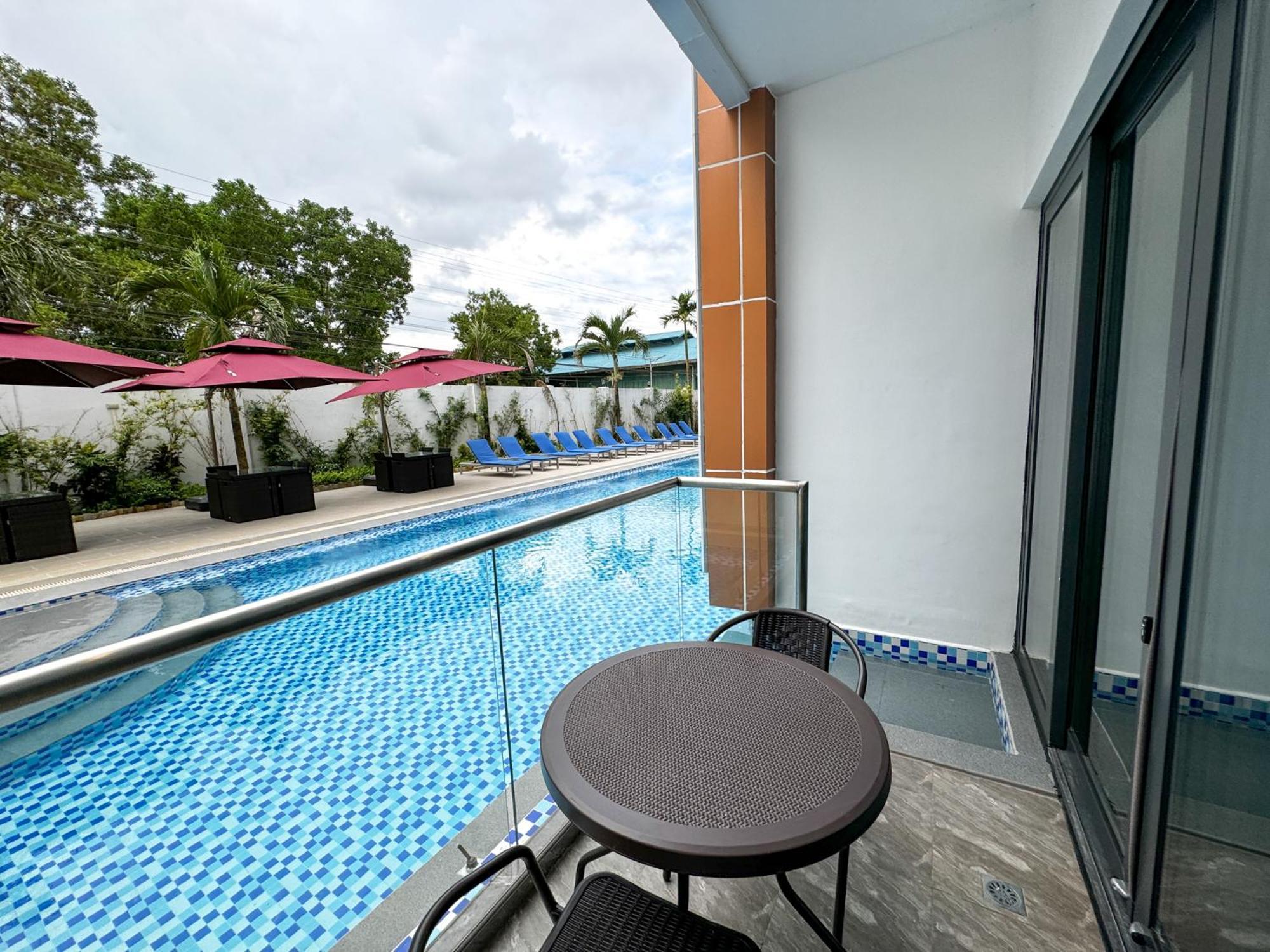 Venus Royale Hotel Coron Exterior foto