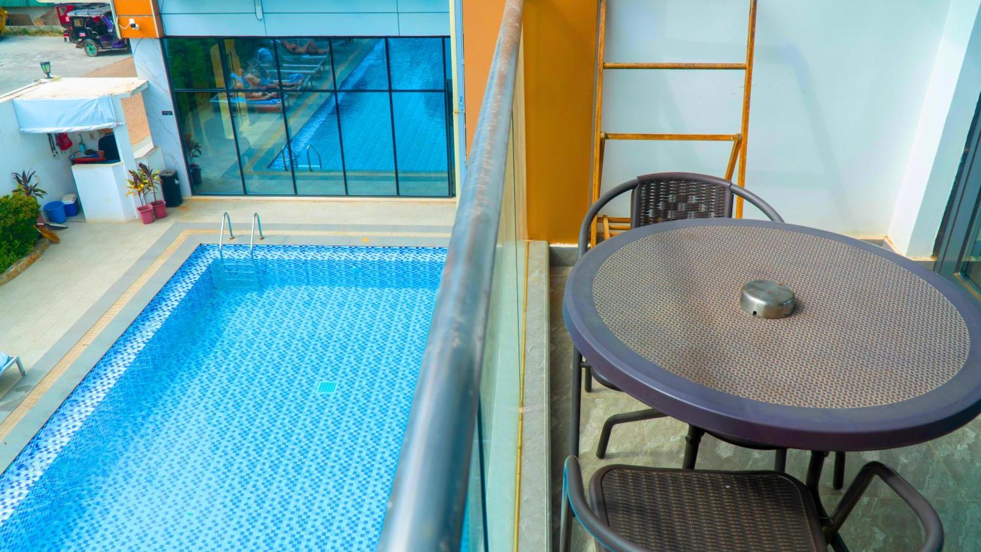 Venus Royale Hotel Coron Exterior foto